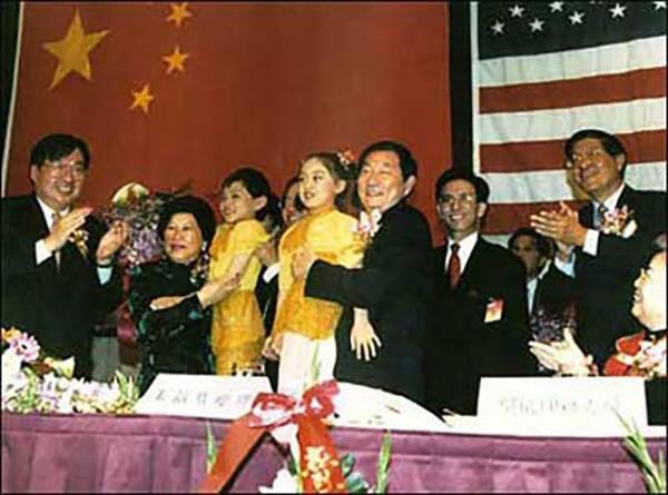 現場提問男女不平等問題,朱鎔基總理幽默以對,掌聲響徹麻省理工 現場提問男女不平等問題,朱鎔基總理幽默以對,掌聲響徹麻省理工