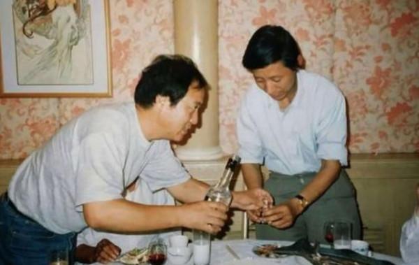 21年前，那個寧願去當名譽縣長也不和馮鞏合作的牛群，如今怎樣了