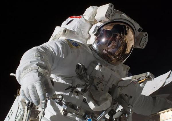 價值3000萬元的艙外航天服，為何無法被帶回地球？