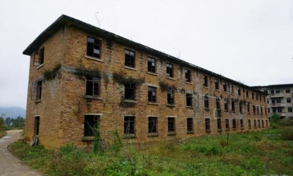 內蒙古唯一步槍軍工廠,十四年生產17萬支,後經搬遷老廠廢棄 內蒙古唯一步槍軍工廠,十四年生產17萬支,後經搬遷老廠廢棄