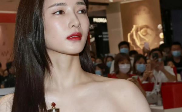 江疏影的腿又長又白又亮真好看 江疏影的腿又長又白又亮真好看