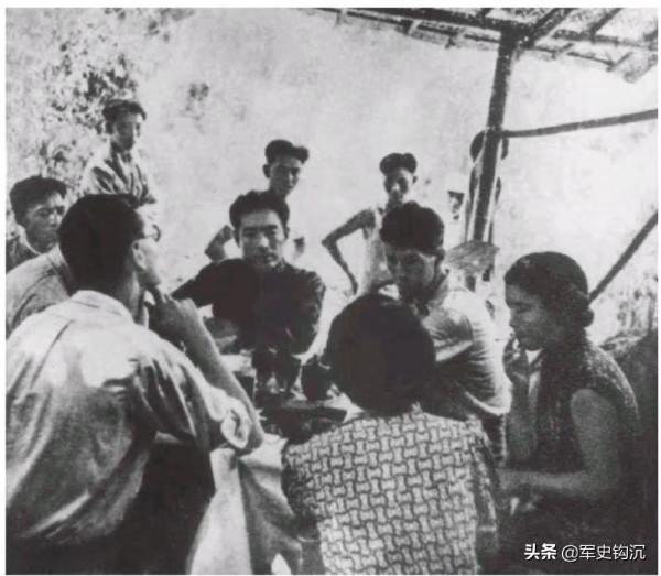 閻錫山初見彭德懷，久久盯著他，半天才緩過神來，心裡五味雜陳