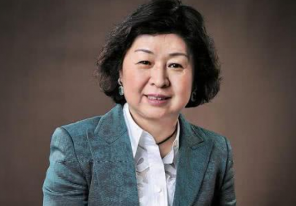 廣東農村姑娘，放棄50萬年薪去撿破爛，49歲成中國女首富，憑啥？
