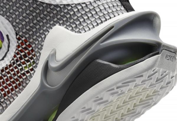 Nike 不裝了！究極變態的「頂級緩震」球鞋即將發售