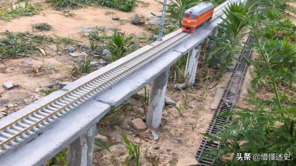 河南大學生在菜地建高鐵，穿隧道還能變軌，網友稱其“基建狂魔”