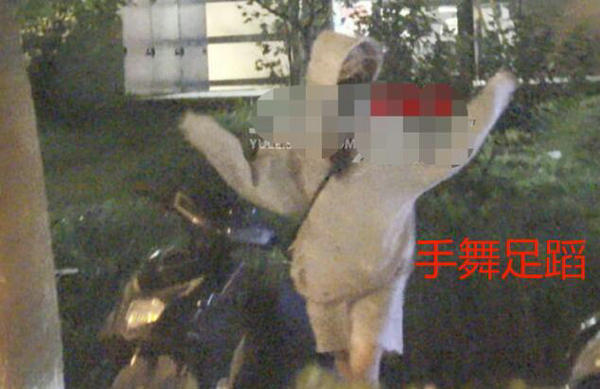 秦嵐素顏露面被偶遇 街頭揮舞雙臂毫無偶像包袱 秦嵐素顏露面被偶遇 街頭揮舞雙臂毫無偶像包袱