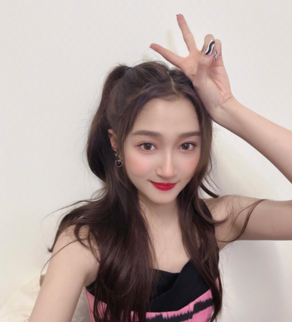 關曉彤考編成功上岸,肖戰也在備考階段,他的第一學歷引人注目 關曉彤考編成功上岸,肖戰也在備考階段,他的第一學歷引人注目