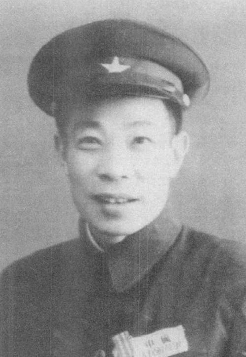 丁盛以少將身份任廣州軍區司令員，3位副手，軍銜資歷都比他高