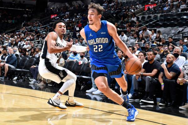 今年新秀首秀如何?狀元傷缺,榜眼秀表現糟糕,13號秀堪稱驚豔 今年新秀首秀如何?狀元傷缺,榜眼秀表現糟糕,13號秀堪稱驚豔