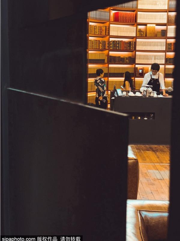 秋日小確幸|在復古風的溫柔書鄉閱覽屬於自己的星河大海 秋日小確幸|在復古風的溫柔書鄉閱覽屬於自己的星河大海