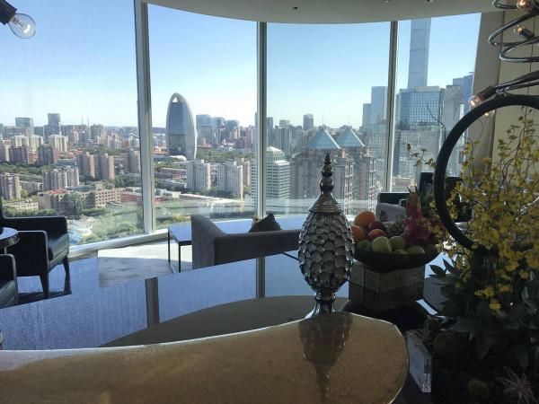 在陽臺裝幾萬塊全景窗,為何要單獨開一扇小窗?今天算是明白了 在陽臺裝幾萬塊全景窗,為何要單獨開一扇小窗?今天算是明白了