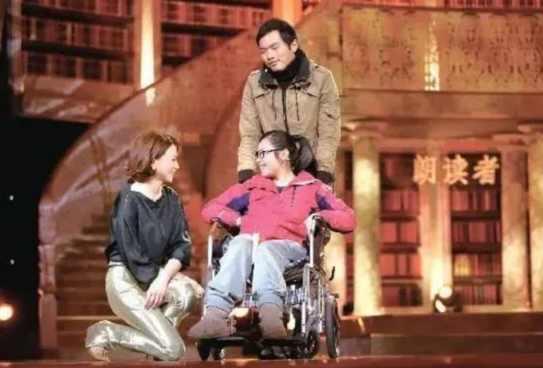 7年前,廣西男子身揣200塊,騎車帶絕症女友窮遊,如今結局很圓滿 7年前,廣西男子身揣200塊,騎車帶絕症女友窮遊,如今結局很圓滿