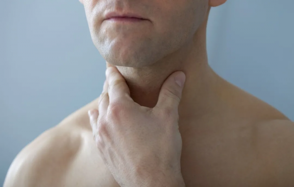 為什麼喉嚨裡總是有痰咳不出又咽不下？