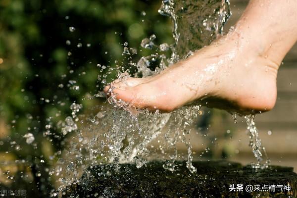 夏不坐木，冬不坐石：不受寒就是最好的保健，給中老年人3個建議