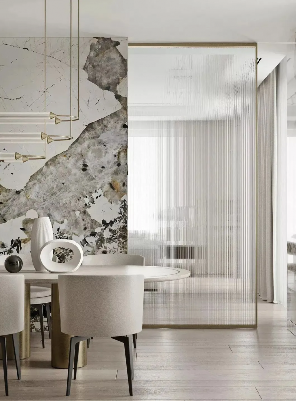 這個裝修想法很有創意，入戶用大理石隔斷做端景牆