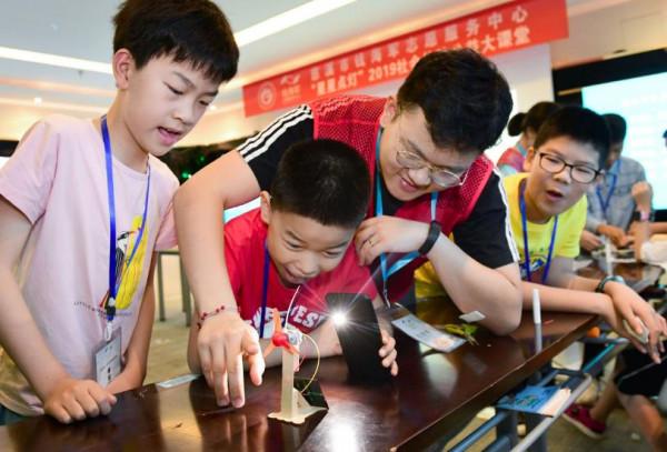 75%男教師稱感覺挺幸福，為什麼中小學校中男教師卻越來越少？