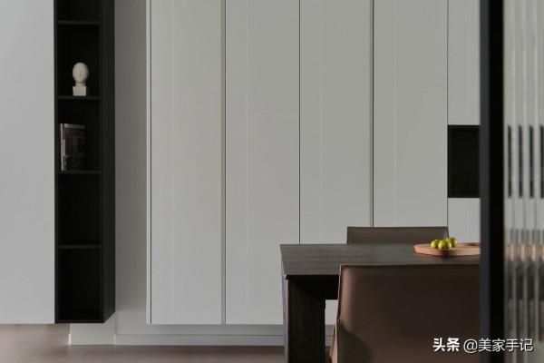 南京夫妻129㎡的家,堅持全屋打滿櫃子,效果不是一般的大氣實用 南京夫妻129㎡的家,堅持全屋打滿櫃子,效果不是一般的大氣實用