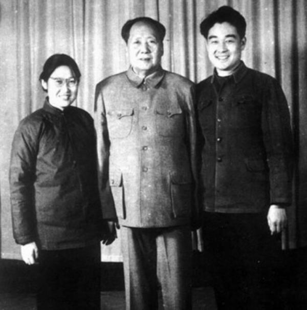 毛主席最愛的外孫，卻一年只能見外公一次，也沒能見主席最後一面