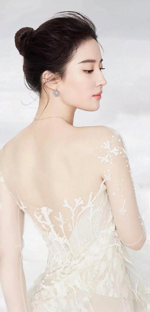 魅力四射“楊冪”,不老容顏“劉亦菲” 魅力四射“楊冪”,不老容顏“劉亦菲”