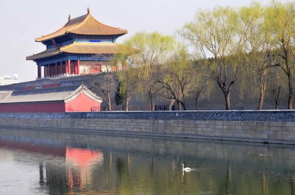 慈禧太后最後的日子，三天之內下了十三道懿旨，溥儀見到她就大哭