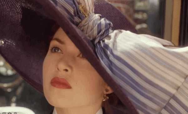 她倆站一起，就是英年發腮和中年緊緻的慘烈對比了