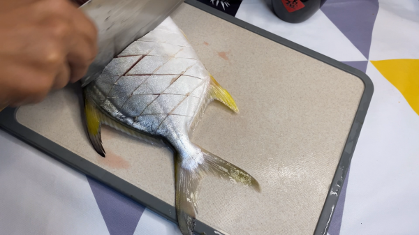 鯧魚不會燒?20年廚師教你做,鮮甜味美,簡單還易學 鯧魚不會燒?20年廚師教你做,鮮甜味美,簡單還易學