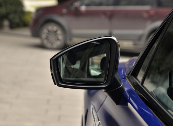 配全時四驅+託森，純進口還有空氣懸架，帶你看大眾途銳