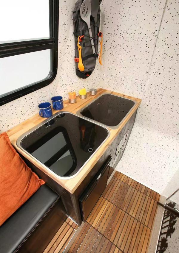 真正的豐田4x4露營車來了!涉水喉、越野胎,懸架大幅度升級 真正的豐田4x4露營車來了!涉水喉、越野胎,懸架大幅度升級