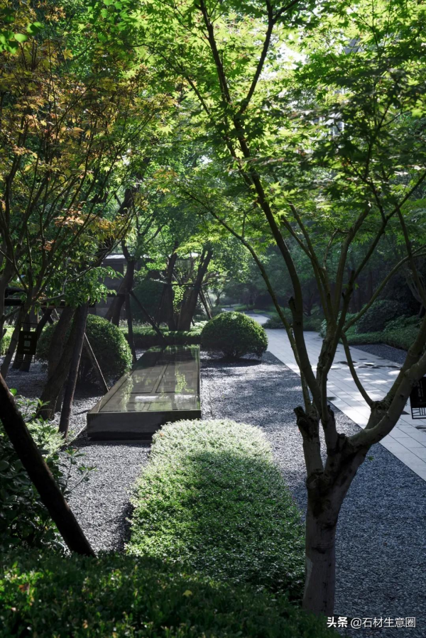 灰色石材營造的住宅美感