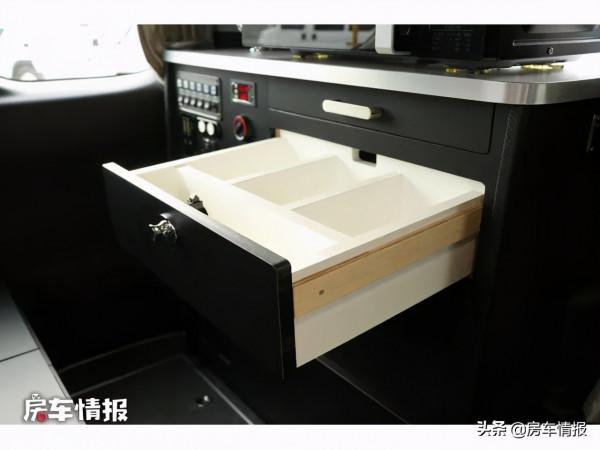 豐田家用MPV變身床車,2.0L動力配四驅帶廚房,約合20萬價效比強 豐田家用MPV變身床車,2.0L動力配四驅帶廚房,約合20萬價效比強
