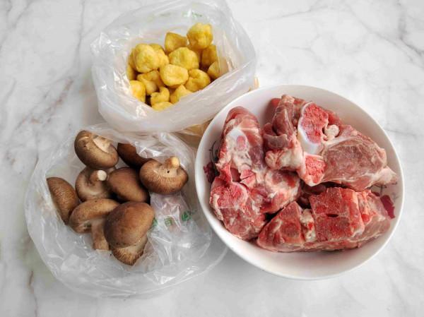 秋季進補我常買它，比排骨便宜，比牛羊肉溫和，燉一燉滋補又饞人