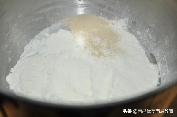 手撕椰香味~椰子的香味,一層一層撕著吃太爽了 手撕椰香味~椰子的香味,一層一層撕著吃太爽了