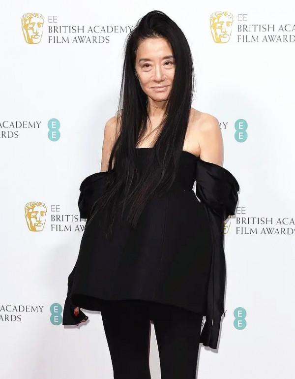 72歲王薇薇和36歲男友同框,長髮飄逸顏值線上,黃色吊帶裙吸睛 72歲王薇薇和36歲男友同框,長髮飄逸顏值線上,黃色吊帶裙吸睛