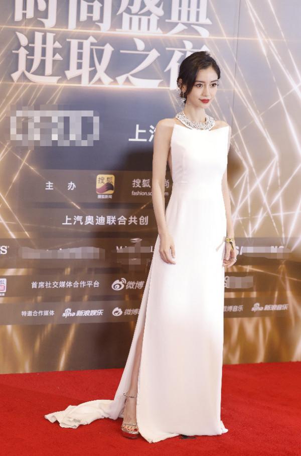 baby“定海神針”紅毯再度封神！穿白裙好優雅，竟然贏了張雨綺