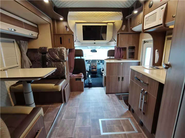 戴德自由風MAX房車,暢吹空調七天不斷電 戴德自由風MAX房車,暢吹空調七天不斷電