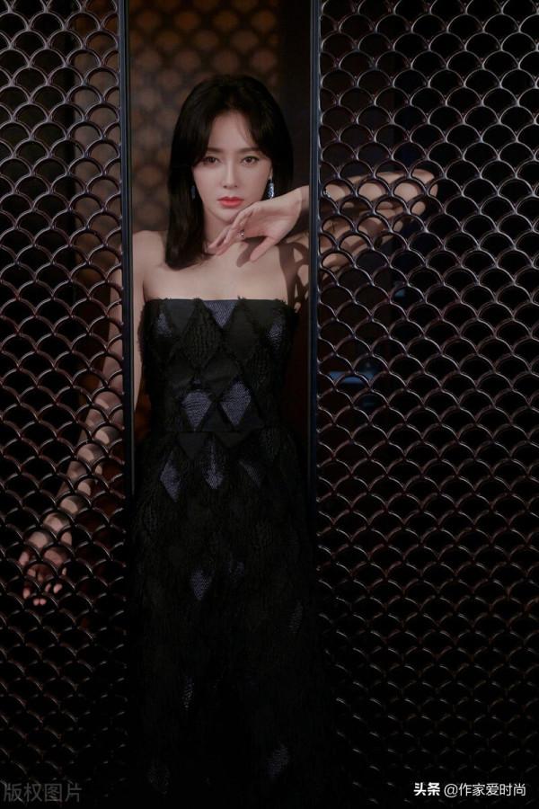 秦嵐真的好有古典美的範兒啊，這麼迷人為什麼還單身呢，要求高嗎