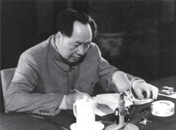 1958年，毛主席強勢親定海權：敢過線試試，美國也照打不誤