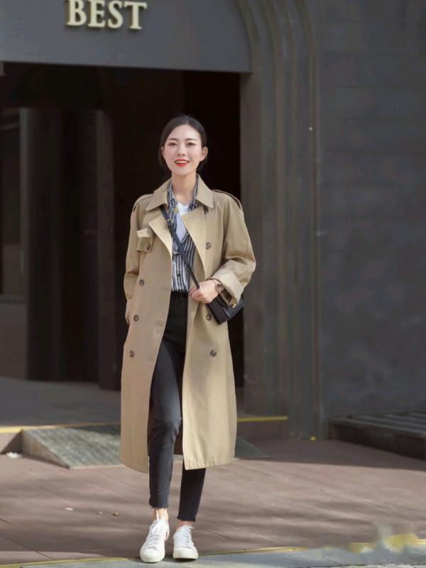 風衣裡面別亂穿,太土!跟著穿搭博主穿,時尚還大氣 風衣裡面別亂穿,太土!跟著穿搭博主穿,時尚還大氣