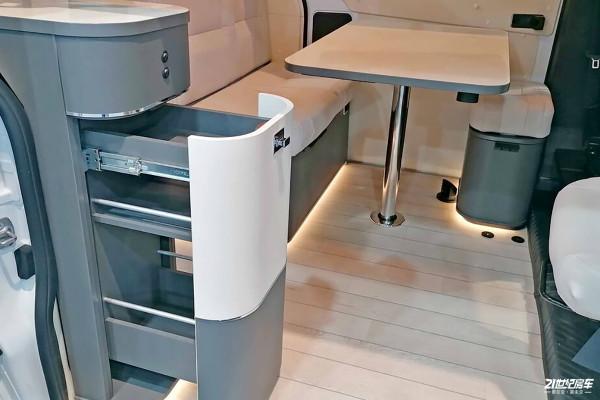 全新一代福特全順加持，太搶眼！這款B型房車太適合2人使用