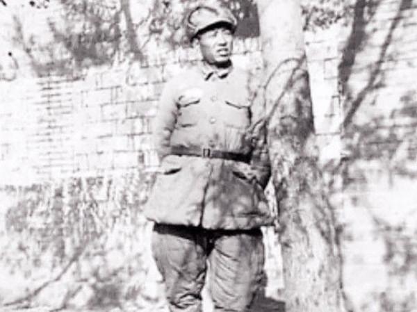 賀健：撒謊說去當鐵匠，當兵25年成司令，回家後被母親打了一巴掌