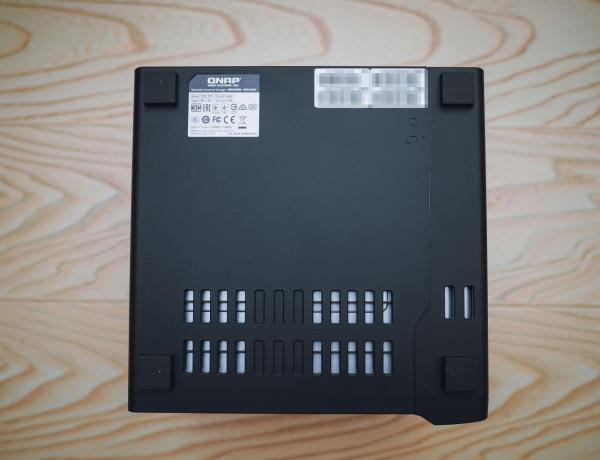 歷史低價買到九盤位萬兆 NAS 機皇：威聯通 TS-H973AX