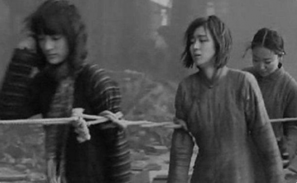 侵華戰爭中，日軍俘虜五百多名女學生，為何吃了燒餅就將其放了？