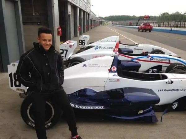 維斯塔潘和拉塞爾的前隊友，前邁凱倫青年車手瓊斯將參加NFL選秀