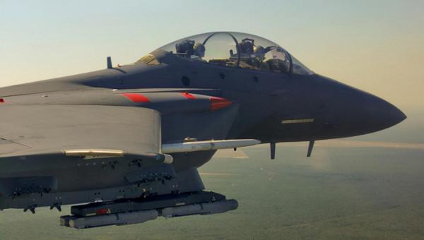 F35戰機打智慧彈，尺寸小威力大，追著坦克轟！我軍同款已曝光