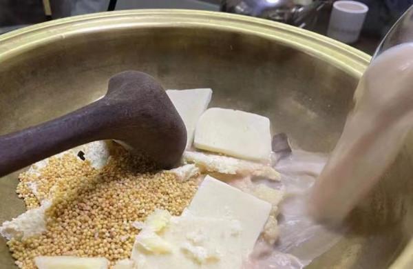 來到內蒙古,我見識到了草原民族的硬核早餐 來到內蒙古,我見識到了草原民族的硬核早餐