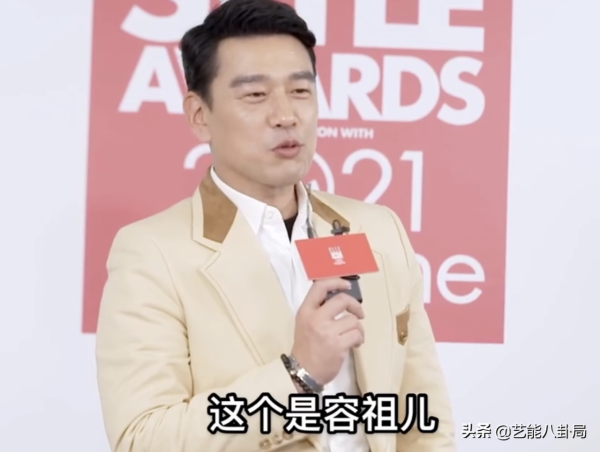 ELLE紅毯：王耀慶憑一己之力，盤活全場！力挽延遲6小時的狂瀾