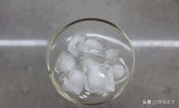 為啥肯德基凍的冰塊是透明的，而我凍的卻是白色的？看完漲知識了