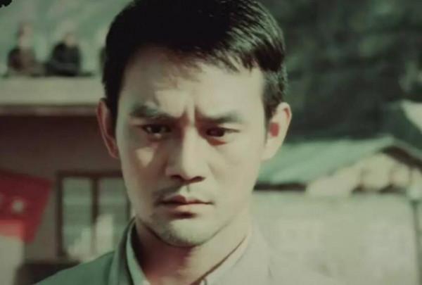 26歲紅軍旅長黃克功槍殺16歲女友，毛主席，打兩槍還能是走火嗎？