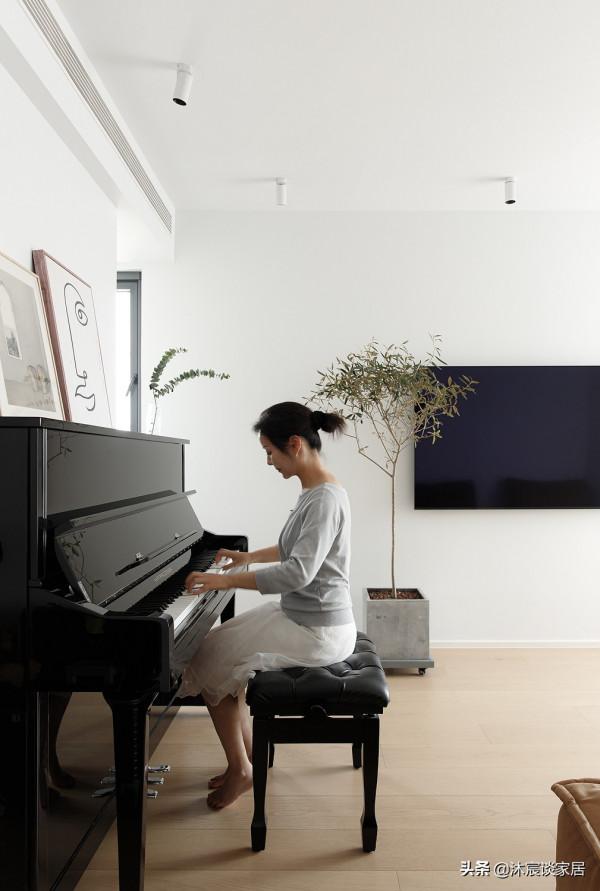 她把空間重組後,讓客廳不再是主角,想不到竟這麼實用,非常舒適 她把空間重組後,讓客廳不再是主角,想不到竟這麼實用,非常舒適