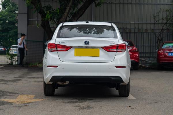 百公里油耗6&period;2升，搭載1&period;5L&plus;5DCT，賣6&period;79萬，長安悅翔表現如何？